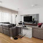 شقة Modern 3br With Terrace In Benfica By Host For Us Lisboa