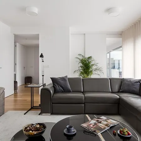 شقة Modern 3br With Terrace In Benfica By Host For Us