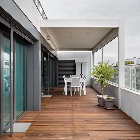 Modern 3br With Terrace In Benfica By Host For Us شقة