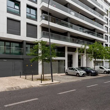 شقة Modern 3br With Terrace In Benfica By Host For Us