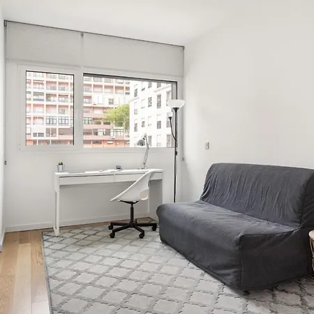 شقة Modern 3br With Terrace In Benfica By Host For Us
