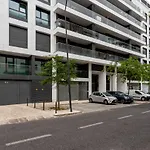 Daire Modern 3br With Terrace In Benfica By Host For Us