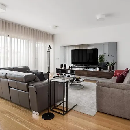 Apartment Modern 3br With Terrace In Benfica By Host For Us Lissabon