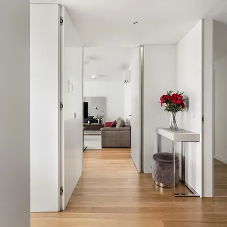 Modern 3br With Terrace In Benfica By Host For Us Lissabon